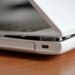 Reparacion-de-Carcasas-y-Bisagras-de-notebooks-laptops-tapas-marcos-pantalla-1.webp