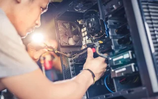reparacion de computadoras -Intratecno – técnico de PC reparando computadora gamer – reemplazo y actualizacón de hardware de PC – armado de computadora personalizada – servicio tecnico pc reparacion de computadoras -Intratecno - técnico de PC reparando computadora gamer - reemplazo y actualizacón de hardware de PC - armado de computadora personalizada - servicio tecnico pc